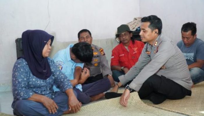 Siswa SMK 1 Bangun Purba Yang Tertunda Ujian Karena Biaya Di Kunjungi Dan Di Jadikan Adik Angkat Polres Rokan Hulu