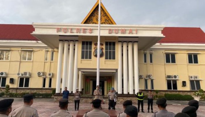 Polres Dumai melaksanakan Apel Kesiapan Pengamanan Takbir Keliling dan Lomba Pawai Obor Idaman II pada Kamis sore, 5 Juni 2025