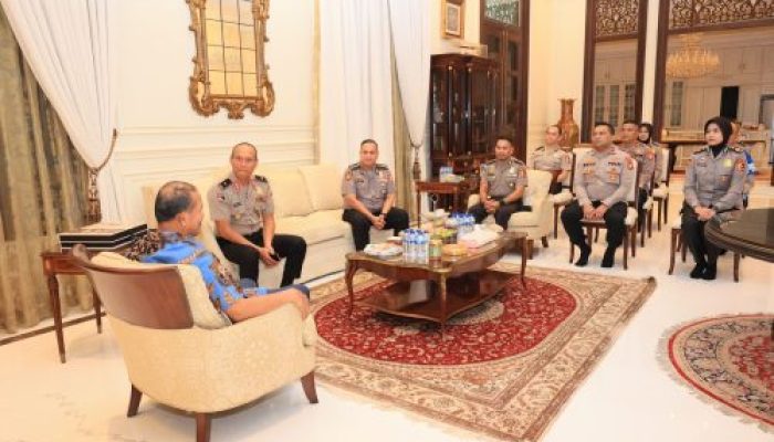Dalam Rangka HUT Bhayangkara ke-79, Tim Mabes Polri Lakukan Anjangsana ke Mantan Kapolri Jenderal (Purn) Drs. Badrodin Haiti