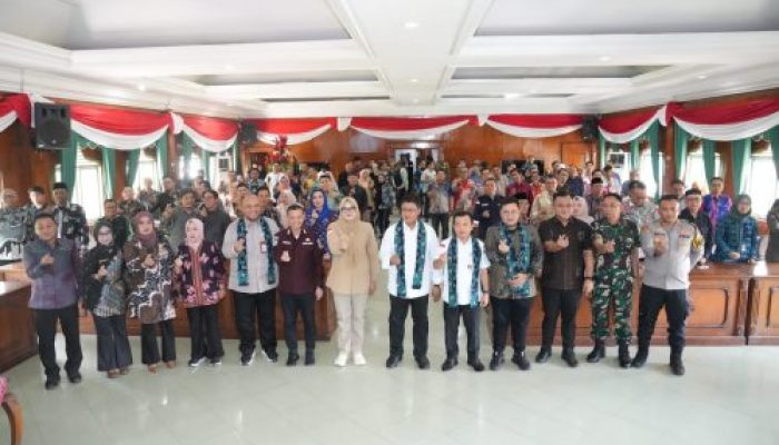 Kunjungan Kerja ke Tanjab Timur, Wamen Viva Yoga: Warga Transmigrasi Pahlawan Pembangunan