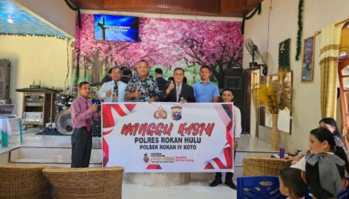 Melalui Program Minggu Kasih, Polsek Rokan IV Koto dan Jemaat Gereja Pentakosta Sikebau Jaya Bersinergi Jaga Kamtibmas