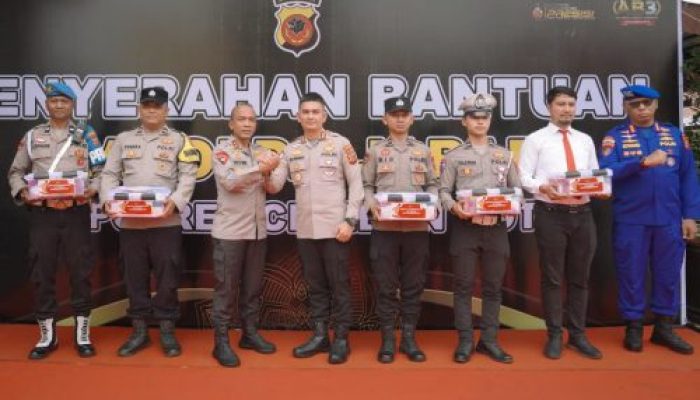 Kapolda Jabar Kunjungi Polres Cirebon Kota, Serahkan Bantuan Sarana Operasional dan Sembako