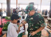 Dandim 0808 Bersama Forkopimda Dampingi Gubernur Jatim Dalam Gerakan Pangan Murah Di Wilayah Blitar