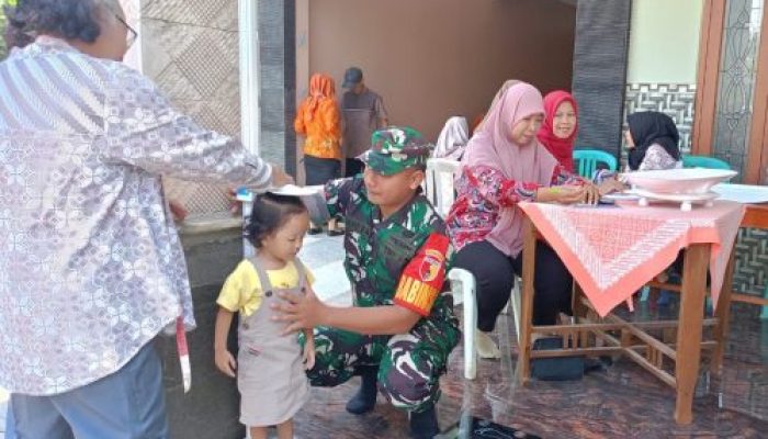Intervensi Cegah Stunting, Babinsa Purwokerto Srengat Beri Motivasi Posyandu Delima Di Blitar