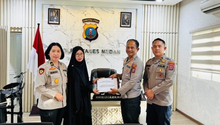Wakapolrestabes Medan Serahkan Uang Duka, Sebagai Wujud Simpati dan Kepedulian kepada Keluarga Alm.Bripka Afrizal