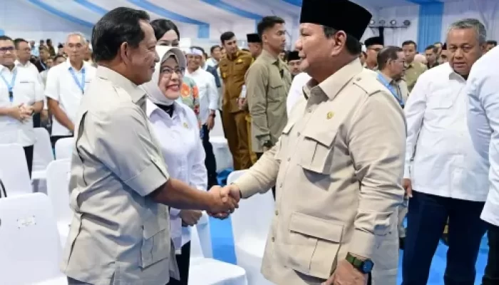 Diresmikan Presiden Prabowo, Mendagri Tito Saksikan Penyerahan Kunci 26 Ribu Rumah untuk MBR