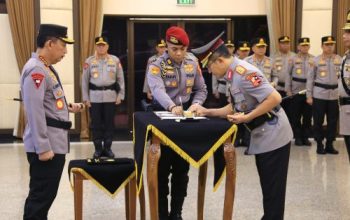 Kapolri Pimpin Sertijab Kabaintelkam dan Dankor Brimob Polri