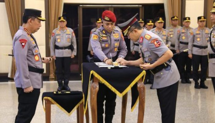 Kapolri Pimpin Sertijab Kabaintelkam dan Dankor Brimob Polri