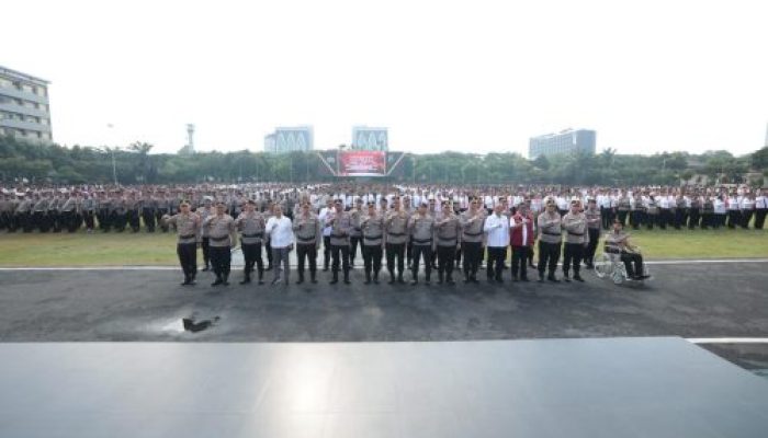 Kapolda Jatim Beri Penghargaan untuk 263 Personel dan KPLB bagi Bripda Ahmad Ricky