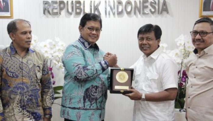 Bertemu Bupati Sumbawa Barat, Wamen Viva Yoga: Lahan dan Kawasan Transmigrasi Untuk Kesejahteraan Rakyat