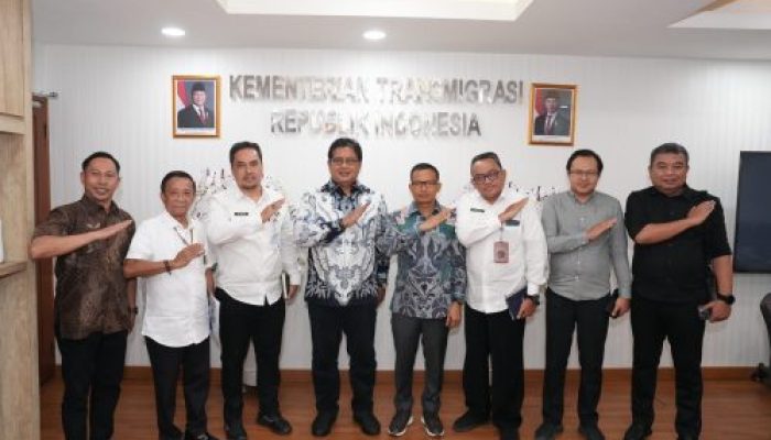 Bertemu Bupati H. Samsul Mahmud, Wamen Viva Yoga Terus Pantau Dinamika Transmigrasi di Polman