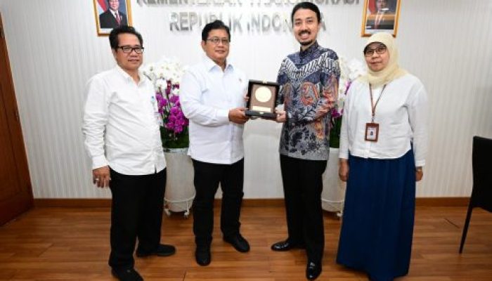 Terima ILUNI, Wamen Viva Yoga: Kita Bangun SDM di Kawasan Transmigrasi Untuk Eskalasi Pertumbuhan Ekonomi