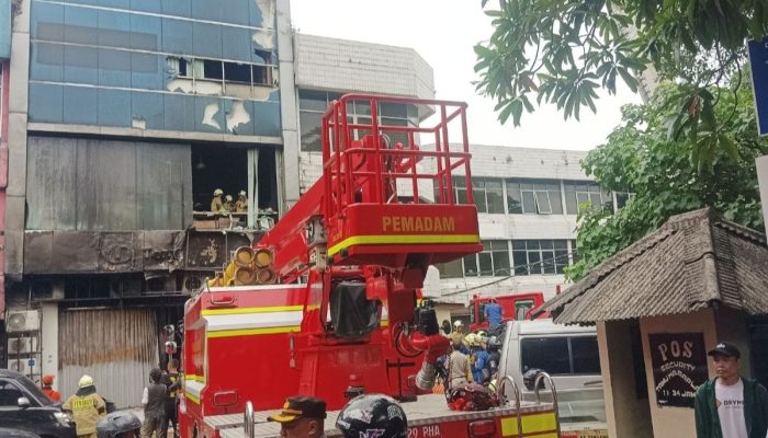 Breaking News..!! 22 Kantong Jenazah Korban Kebakaran Gedung Terra Drone Tiba di RS Polri Kramat Jati