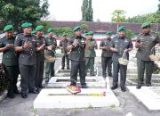 Momentum Hari Juang Kartika, Kodim 0808/Blitar Melaksanakan Ziarah Rombongan Di TMP Raden Widjaja