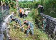 Tiga Pilar Bersinergi, Aksi Karya Bakti Bersama Kodim 0808/Blitar Memperingati Hari Juang Kartika Di Kelurahan Klampok