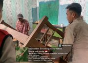 Samapta Action! Tim Polres Simalungun Bantu Evakuasi Barang Korban Puting Beliung di Parbalogan, Gotong Royong Bersama Warga