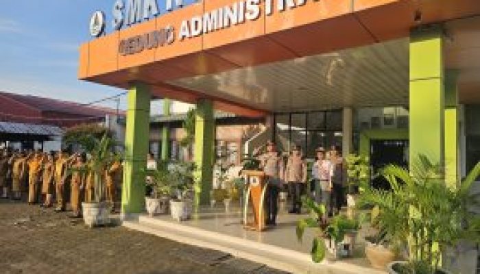 KAPOLSEK SUNGGAL MELAKSANAKAN POLICE GO TO SCHOOL DI SMK NEGERI 8 MEDAN