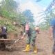 Talut Jalan Di Desa Semen Longsor Akibat Hujan Deras, Babinsa Dan Warga Gerak Cepat Kerja Bakti