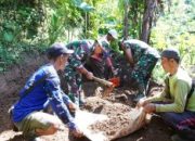 Peduli Kesehatan Warga, Satgas TMMD Ke 127 Kodim 0808/Blitar Kerjakan Pondasi MCK Mbah Sinem