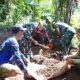 Peduli Kesehatan Warga, Satgas TMMD Ke 127 Kodim 0808/Blitar Kerjakan Pondasi MCK Mbah Sinem