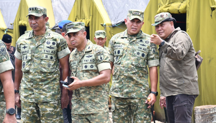 Wapang TNI Jenderal Tandyo Tinjau Markas Yon TP 886/PJ