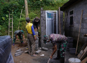 Wujud Kepedulian TNI, Satgas TMMD Ke 127 Bangun MCK Layak Untuk Warga Desa Krisik
