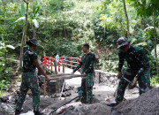 Finishing Jembatan TMMD Ke 127 Kodim 0808/Blitar, Satgas Dan Warga Percepat Akses Mobilitas