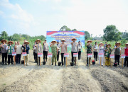 Dukung Swasembada Pangan Nasional, Pemkab Kampar dan Polres Kampar Laksanakan Penanaman Jagung Pipil Serentak di Desa Ridan Permai