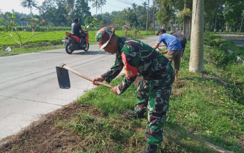 Babinsa Ngoran Bersama Warga Gelar Kerja Bakti, Ciptakan Lingkungan Bersih Dan Aman
