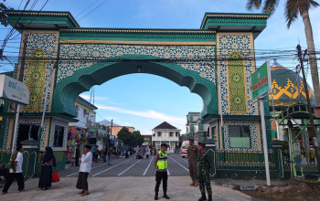 Babinsa Kodim 0808/Blitar Amankan Sholat Idul Fitri, Wujudkan Ibadah Aman Dan Khusyuk
