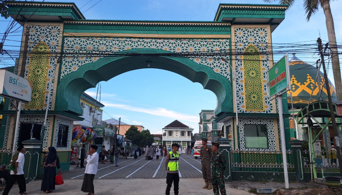 Babinsa Kodim 0808/Blitar Amankan Sholat Idul Fitri, Wujudkan Ibadah Aman Dan Khusyuk