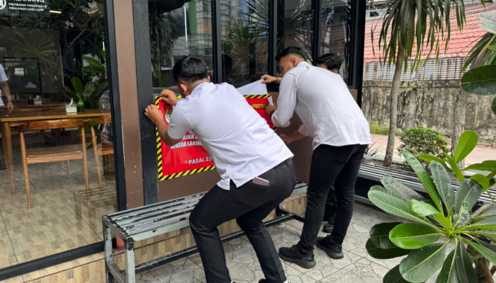 Tertibkan Penunggak Pajak, Bapenda Pekanbaru Segel Sementara Objek Pajak di Jalan Riau