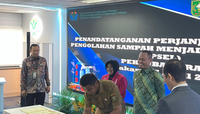 Bupati Kampar Teken Kerja Sama PSEL Pekanbaru Raya Bersama KLH/BPLH
