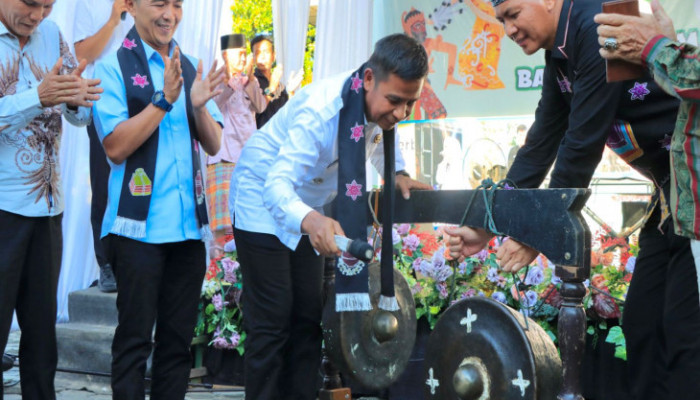 Bupati Kampar Resmi Buka Festival Kreatif Lipat Kain Season 3, Dorong Pelestarian Budaya dan Ekonomi Kreatif
