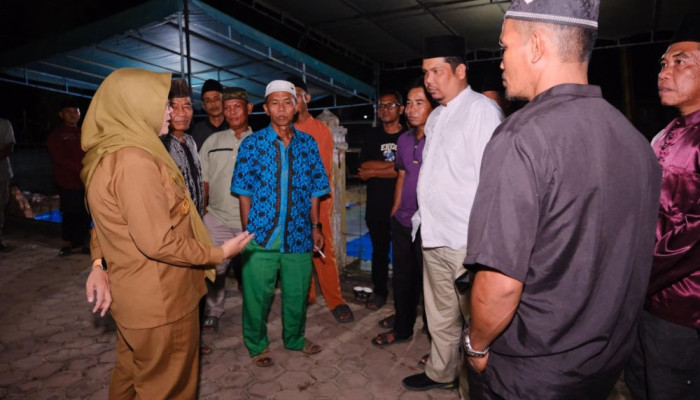 Bupati Afni Tempuh Jalan Rusak Demi Temui Warga Bumi Japan Saat Safari Ramadan