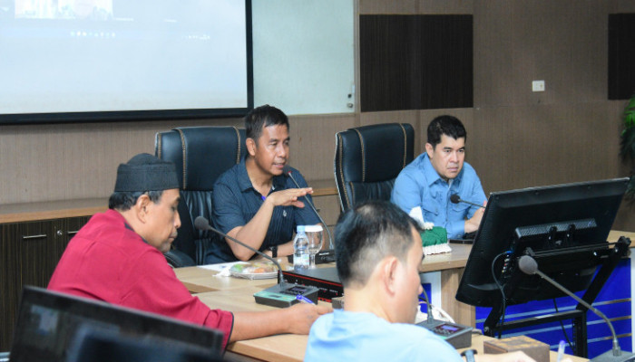 Tindak Lanjuti Arahan Pemerintah Pusat, Bupati Kampar H. Ahmad Yuzar Lakukan rapat Penerapan WFH