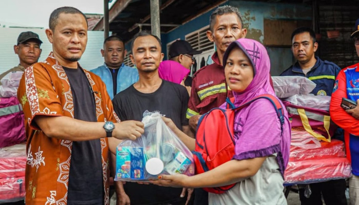 Pemko Pekanbaru Beri Bantuan Korban Kebakaran Rumah di Jalan Abadi