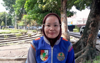 Pesan Haru Kartini Penjaga Kota: ‘Hargai Kami dengan Tidak Buang Sampah Sembarangan’