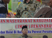Pererat Silaturahmi Dengan Masyarakat Pelalawan, Wabup Husni Tamrin Hadiri Halal Bihalal IMKP Pekanbaru