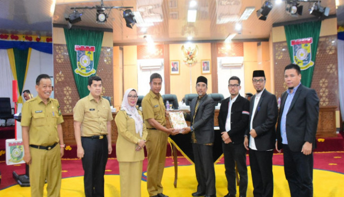 Hadiri Rapat Paripurna DPRD, Bupati Ahmad Yuzar Sampaikan LKPJ Tahun 2025