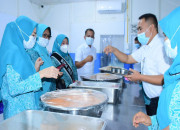 Pastikan Kualitas Makanan dan Kebersihan Dapur MBG, Ketua TP PKK Kampar Tinjau SPPG Kampar Utara