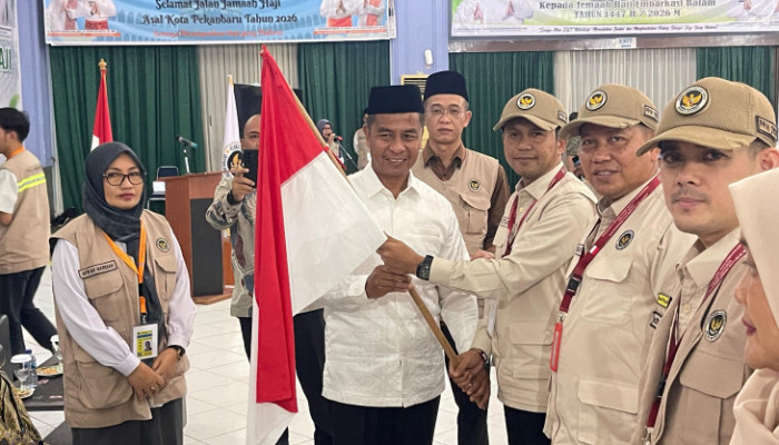 Penuh Khidmat dan Haru, Bupati Ahmad Yuzar Lepas Keberangkatan Jemaah Haji Kampar Kloter V Embarkasi Batam