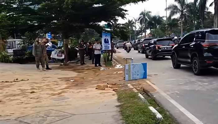 Ceceran Tanah Timbun Buat Pemotor Celaka, Satpol PP Beri Sanksi Pemilik Lahan