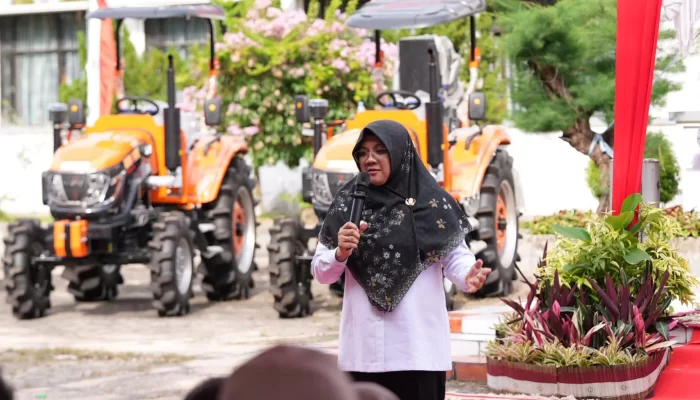Dorong Modernisasi Pertanian di Siak, Bupati Afni Terima Bantuan 20 Traktor dari Kementan