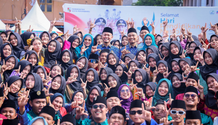 Gelar Upacara Hardiknas 2026, Wako Pekanbaru Tegaskan Komitmen Majukan Dunia Pendidikan