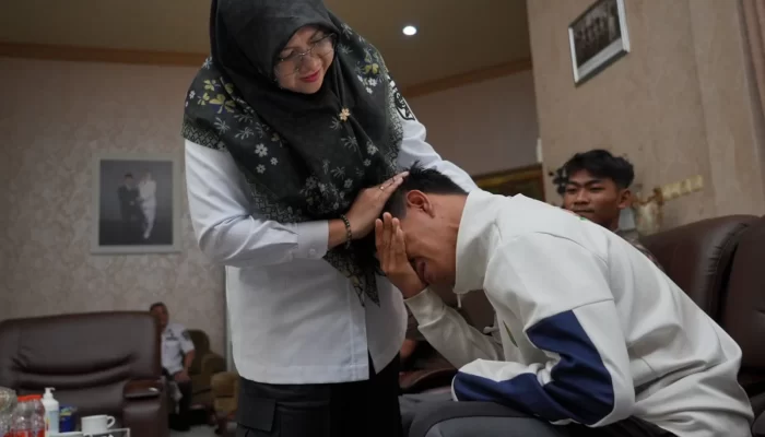 Lepas Peserta Pelatihan Vokasional Asal Siak, Bupati Afni: Selamat Belajar Anak-Anak Istimewa Kami