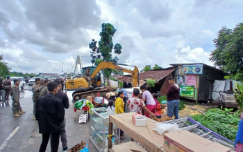 Mayoritas Penghuni Warga Luar, Satpol PP Bongkar Bangunan Liar di Tanah Pemko Pekanbaru