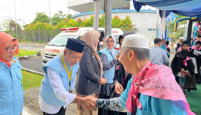 Jelang Keberangkatan Jemaah Haji, Tim Dinkes Dampingi Kloter 18 Batam Jemaah Haji asal Kota Pekanbaru