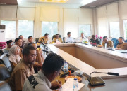 Bupati Zukri dan Wabup Husni Tamrin Ikuti Launching Buku Panduan Pendidikan Antikorupsi dan Rakor Pengendalian Inflasi Secara Daring