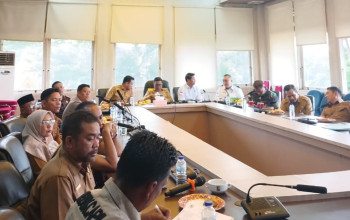 Bupati Zukri dan Wabup Husni Tamrin Ikuti Launching Buku Panduan Pendidikan Antikorupsi dan Rakor Pengendalian Inflasi Secara Daring